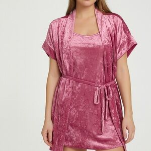 Vintage Gabrielle Intimates Luxurious Pink Velvet Chemise and‎ Robe